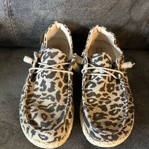 Leopard hey dudes size 7 (women’s)